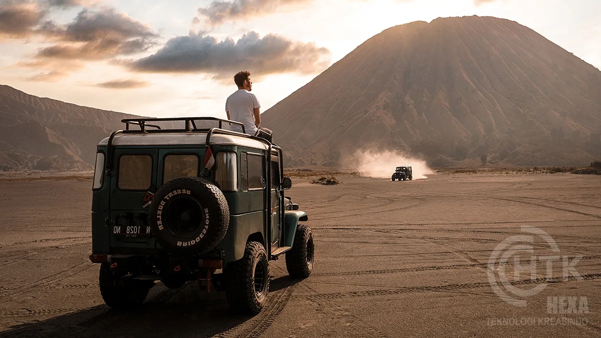 Jeep resmi untuk paket wisata Bromo: start point Cemoro Lawang, tour sunrise, savana Teletubbies, dan Bukit Widodaren